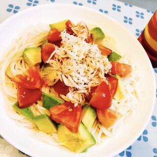 アボカドとトマトの冷製パスタ